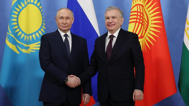 Владимир Путин и Шавкат Мирзиёев Владимир Путин и Шавкат Мирзиёев