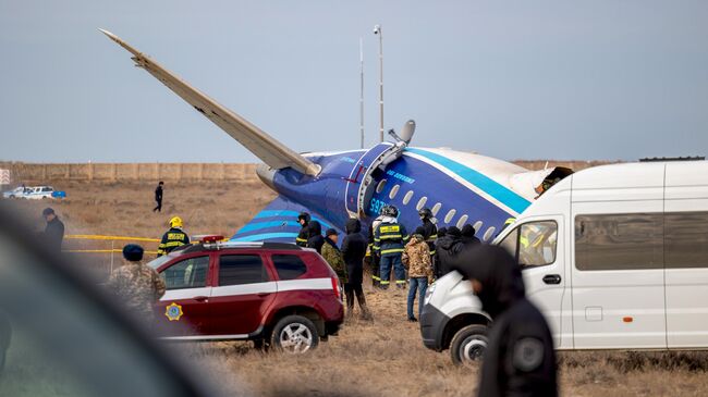 Место крушения самолёта Azerbaijan Airlines в Актау