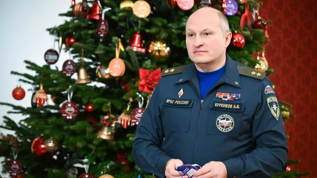 Министр РФ по делам гражданской обороны, чрезвычайным ситуациям и ликвидации последствий стихийных бедствий Александр Куренков принимает участие во всероссийской благотворительной акции Елка желаний
