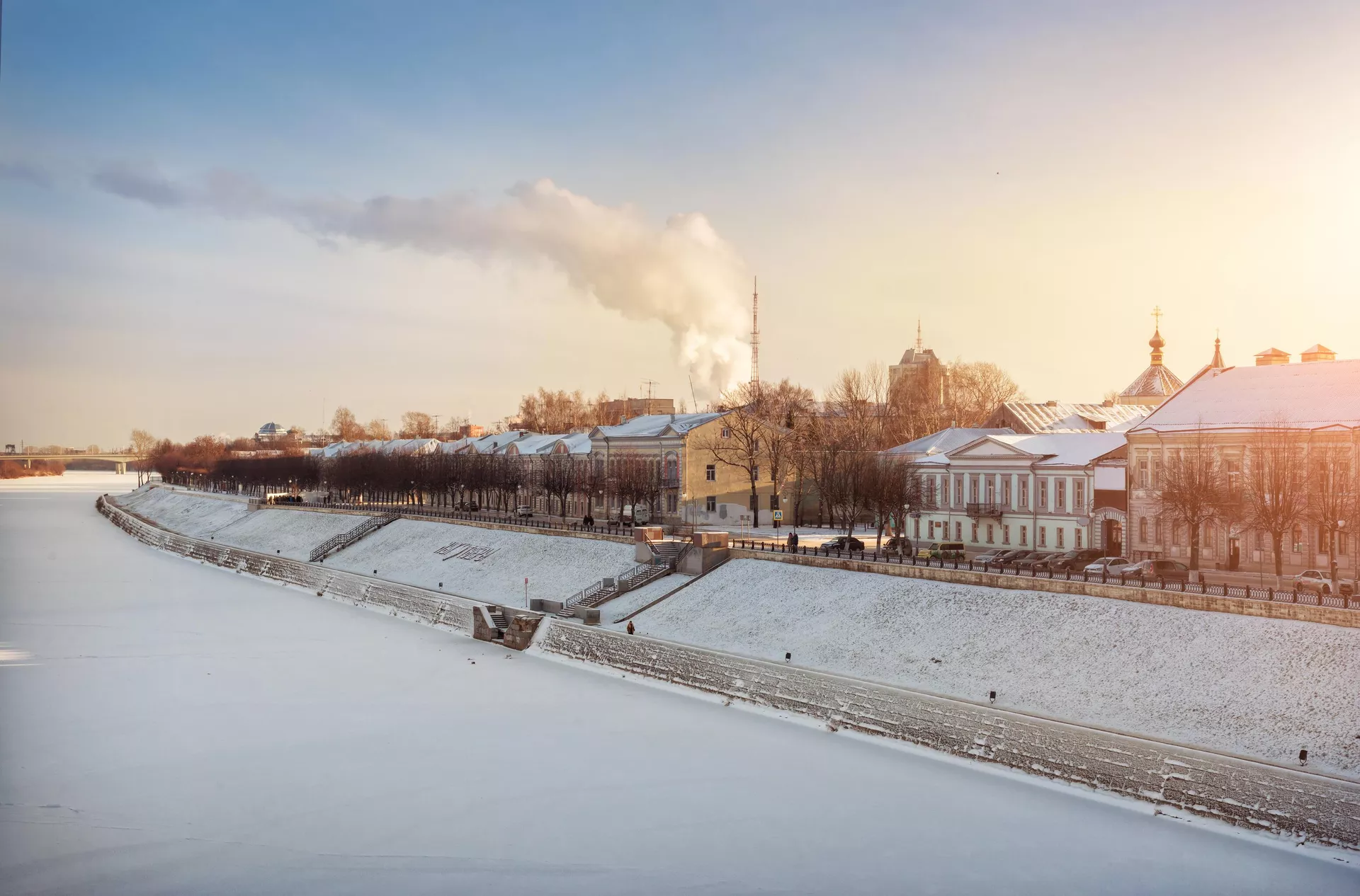 Набережная в Твери Набережная в Твери - РИА Новости, 1920, 28.12.2024