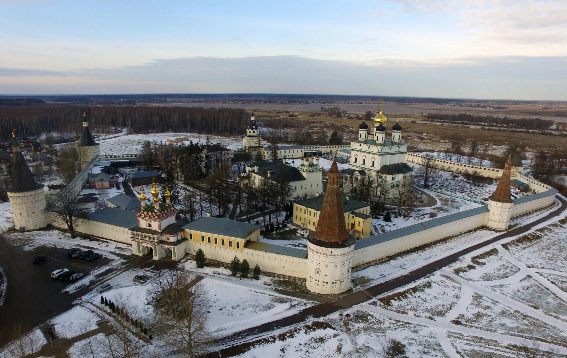 Иосифо-Волоколамский Успенский монастырь (Иосифо-Волоцкий монастырь) в Волоколамском районе - РИА Новости, 1920, 27.12.2024