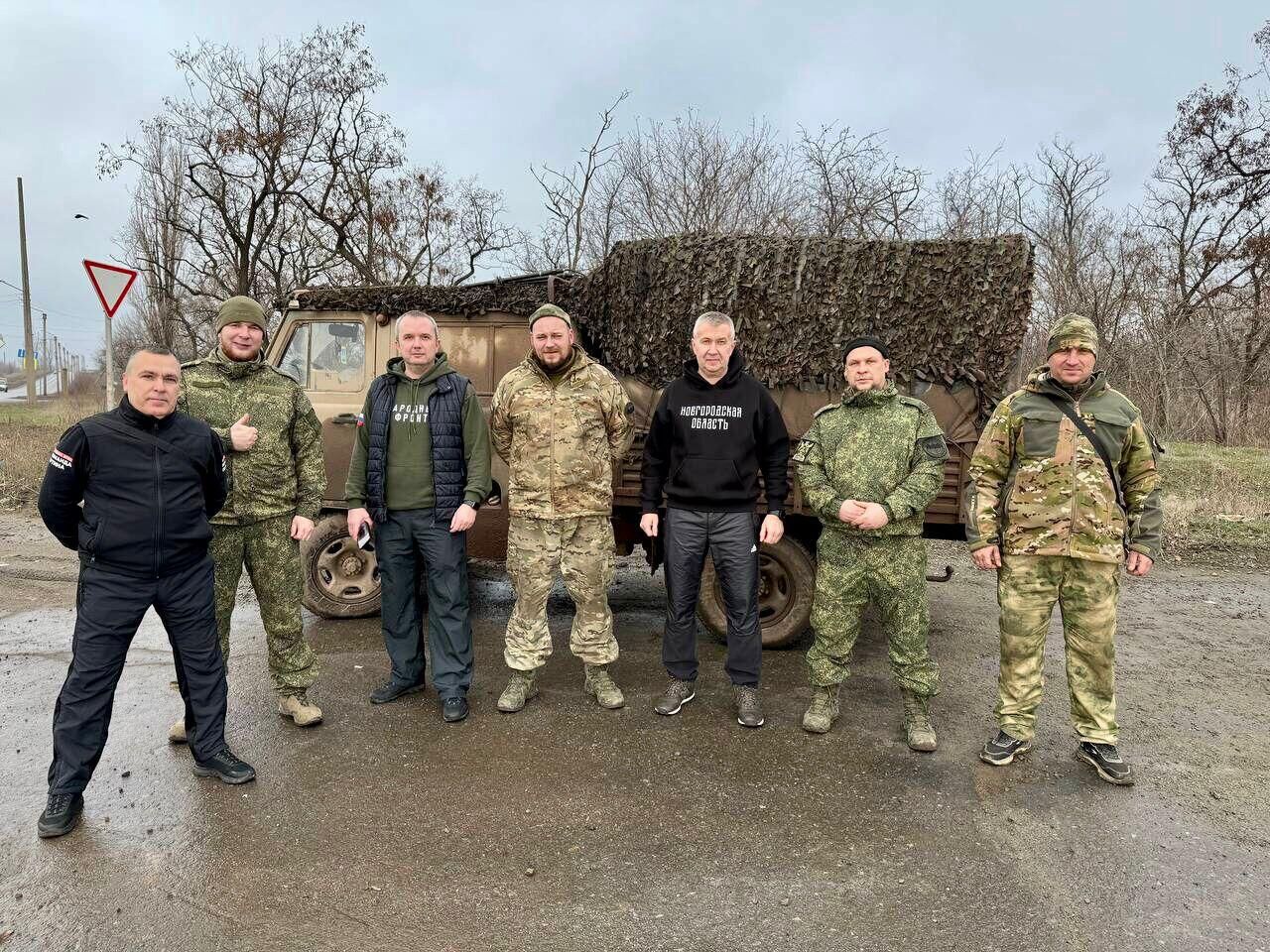 Новгородцы доставили в зону СВО печи-буржуйки, масксети, пряники от детей - РИА Новости, 1920, 27.12.2024