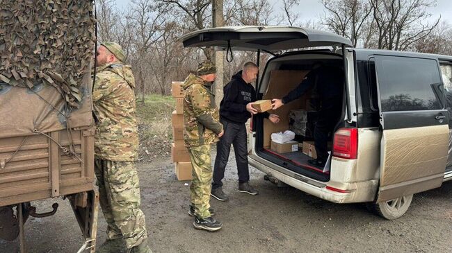 Новгородцы доставили в зону СВО печи-буржуйки, масксети, пряники от детей