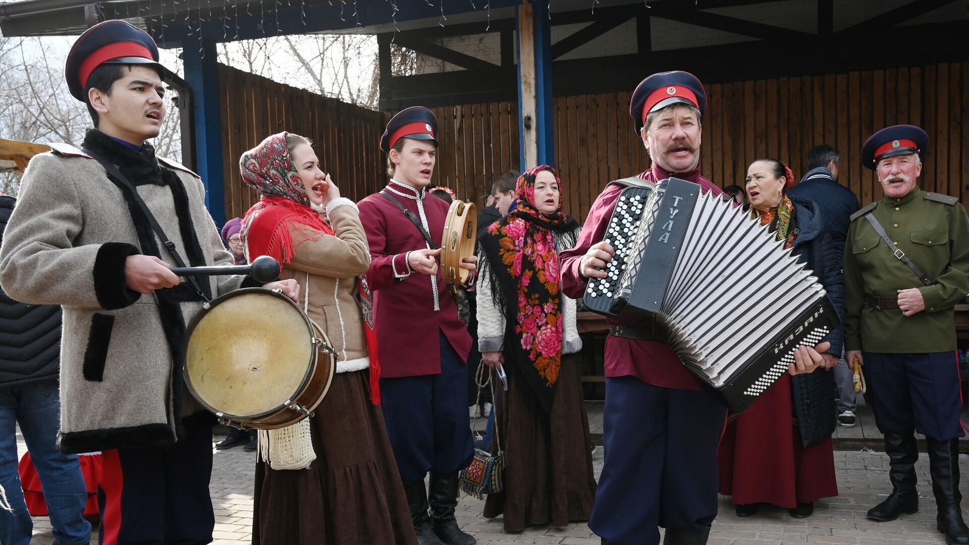 Священник предостерег от идеи "погулять как следует" на Масленицу