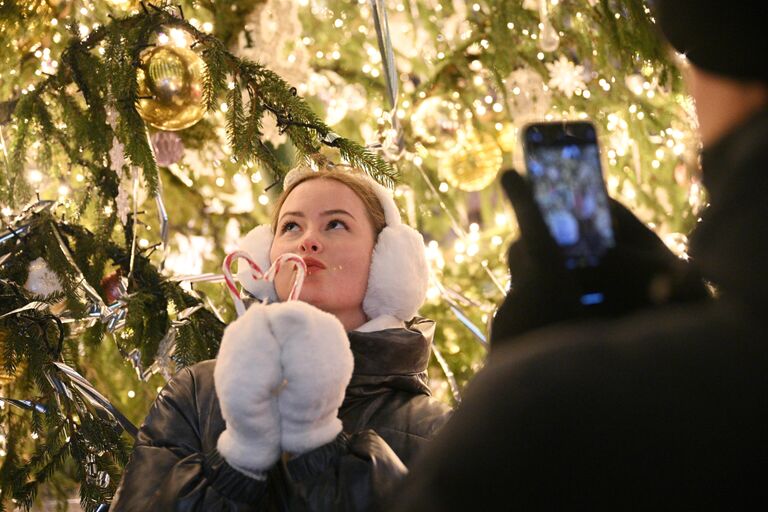 Посетители на презентации фестиваля Путешествие в Рождество в Москве