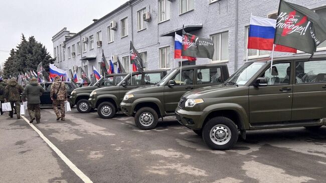 Партию новых автомобилей повышенной проходимости передали бойцам СВО из Иркутской области