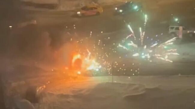 Горящий грузовик с фейерверками в Красногорске. Кадр видео очевидца