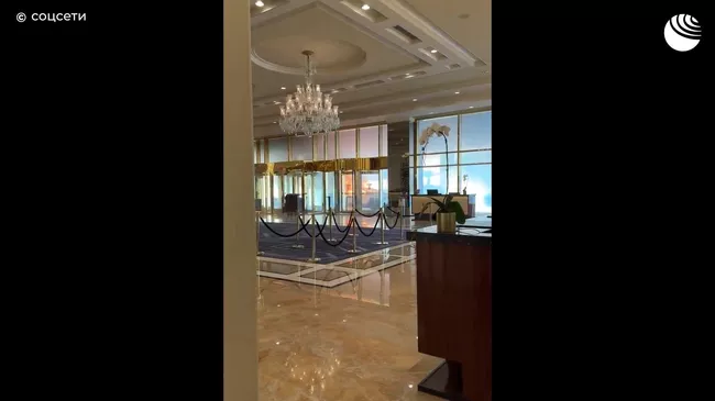 Загоревшийся Tesla Cybertruck у входа в Trump International Hotel