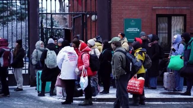 Волонтеры, выехавшие из Московского зоопарка для оказания помощи в ликвидации последствий разлива нефтепродуктов у берегов Анапы