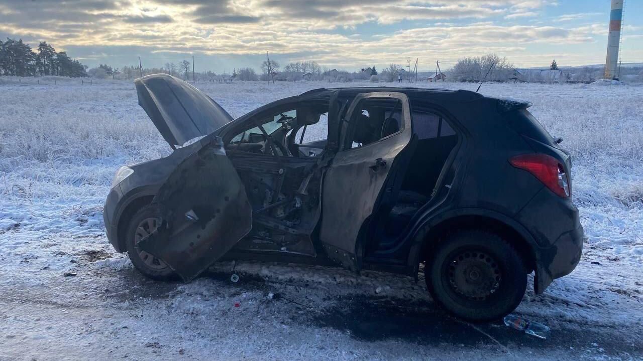 Последствия атаки ВСУ на автомобиль в Шебекино Белгородской области - РИА Новости, 1920, 04.01.2025