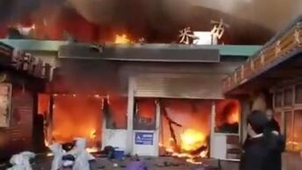 В Китае при пожаре на рынке погибли восемь человек