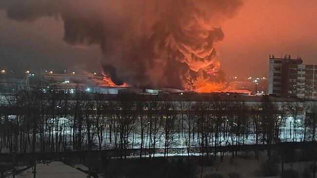 Пожар в промзоне в Гатчине в Ленинградской области