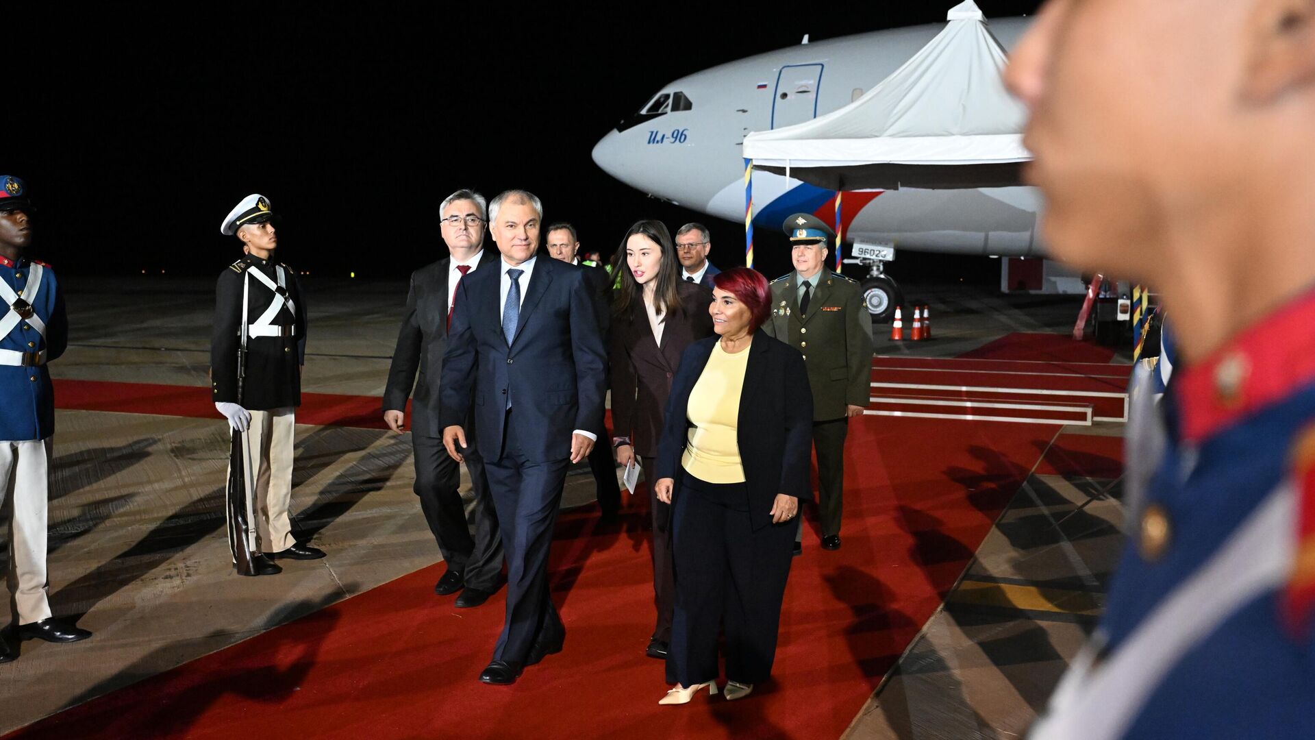 Председатель Государственной Думы РФ Вячеслав Володин в международном аэропорту имени Симона Боливара в Каракасе - РИА Новости, 1920, 10.01.2025