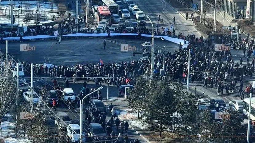 В Улан-Баторе протестующие заблокировали центральный проспект