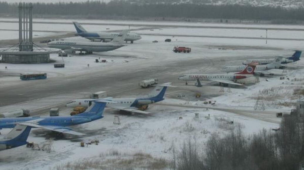 В Пулково приостановили прием и отправку воздушных судов из-за метеоусловий