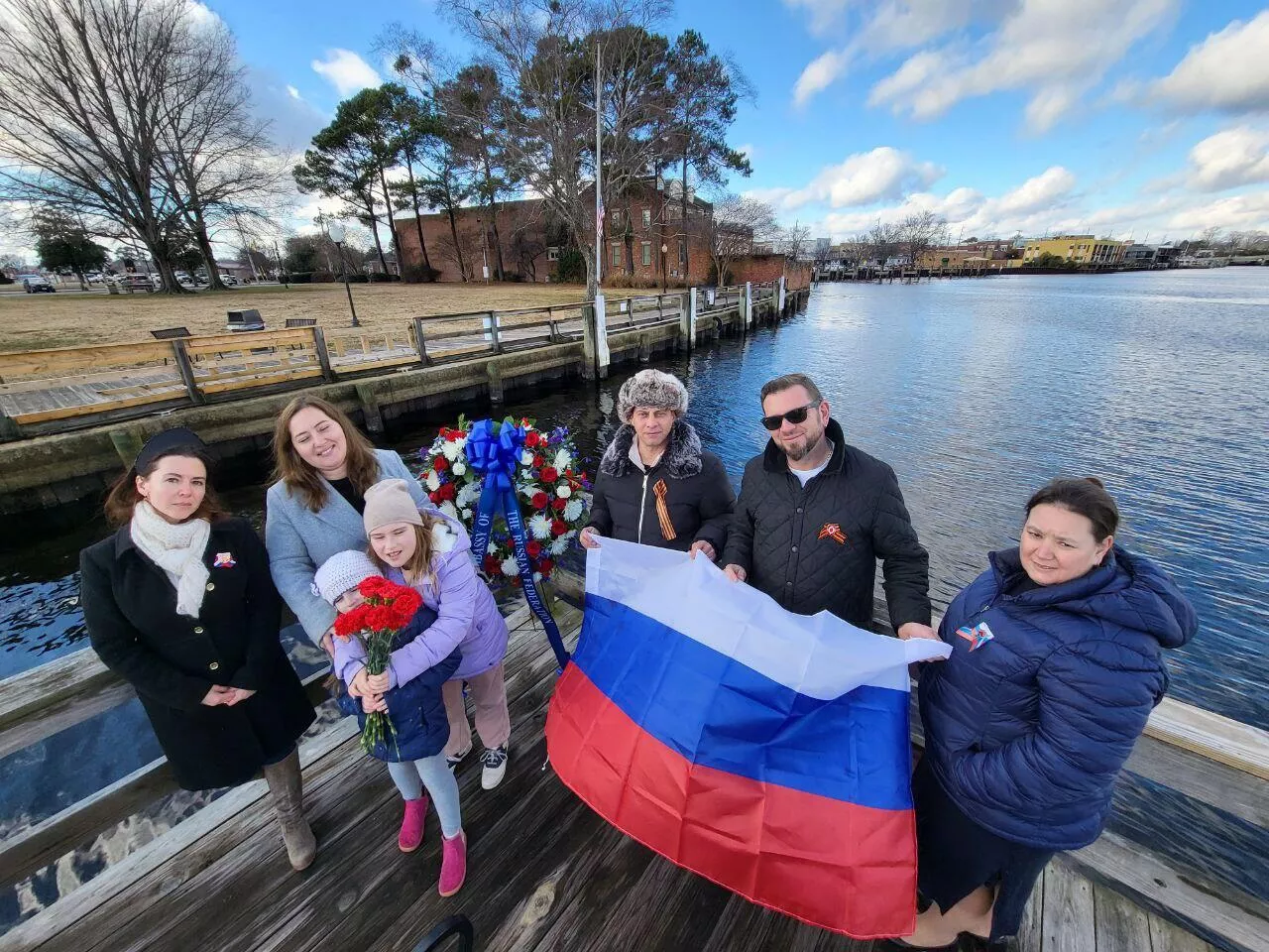 Мемориальная церемония в городе Элизабет-Сити Мемориальная церемония в городе Элизабет-Сити - РИА Новости, 1920, 12.01.2025