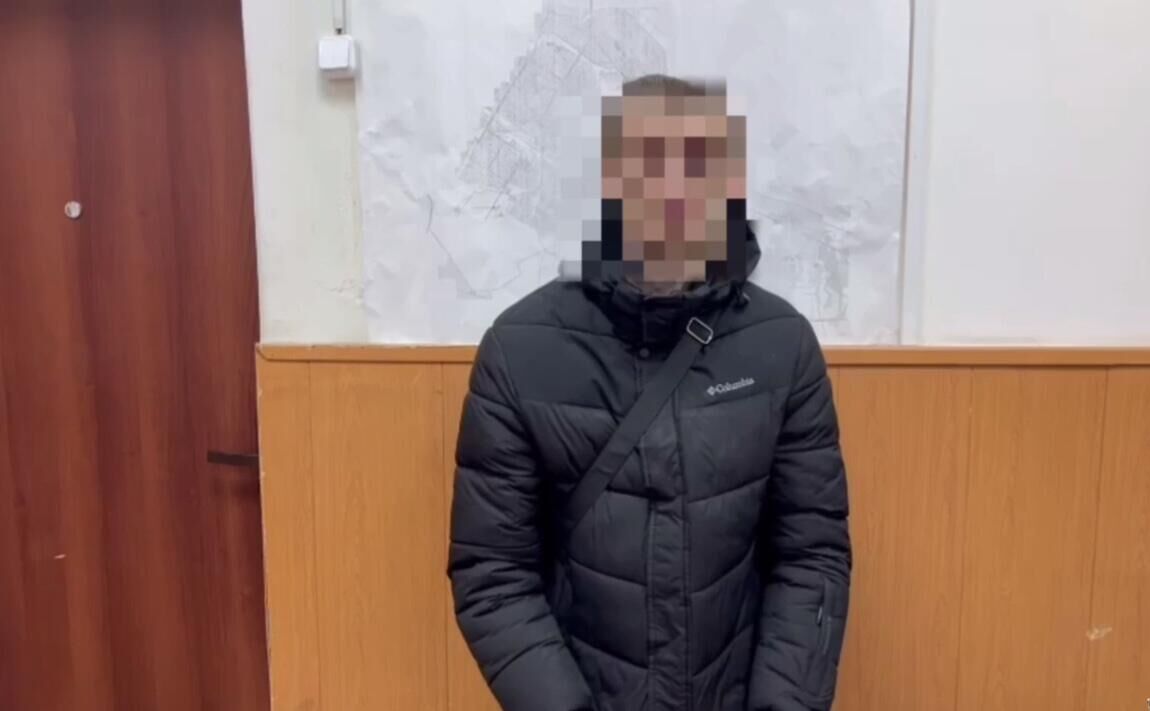 Сотрудники полиции задержали двух мужчин, подозреваемых в поджоге покрышек в подъездах домов в Тверской области - РИА Новости, 1920, 12.01.2025
