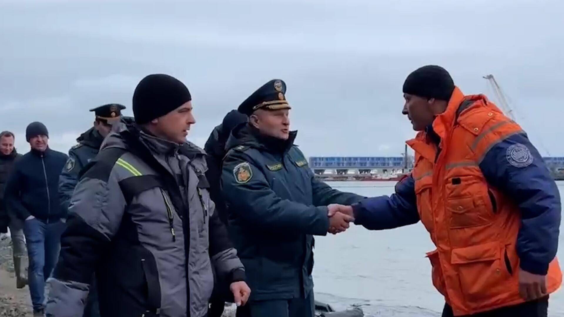 Куренков о ходе работ в районе утечки мазута с танкера Волгонефть-239 - РИА Новости, 1920, 12.01.2025