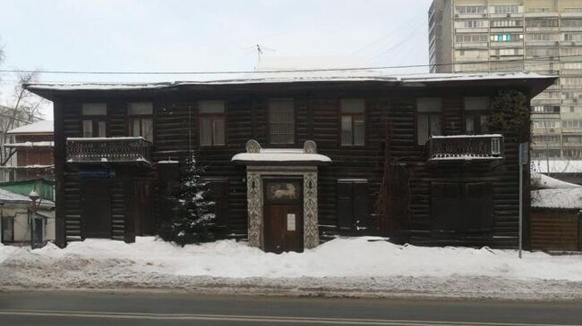 Деревянный особняк у Петровского парка в Москве, известный как изба на Масловке