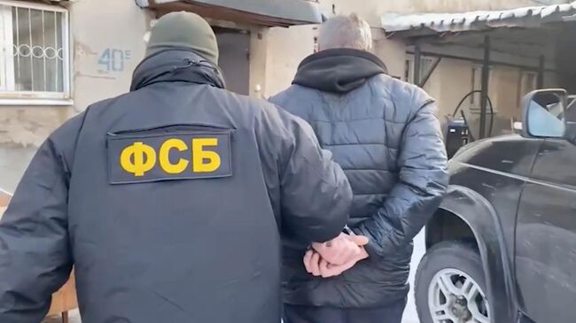 Задержание подозреваемого в подготовке теракта с применением токсичных химических веществ. Кадр видео