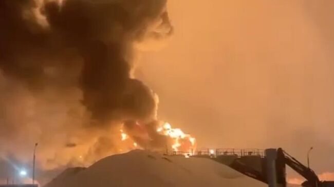 Пожар после атаки БПЛА в Казани. Кадр видео очевидца