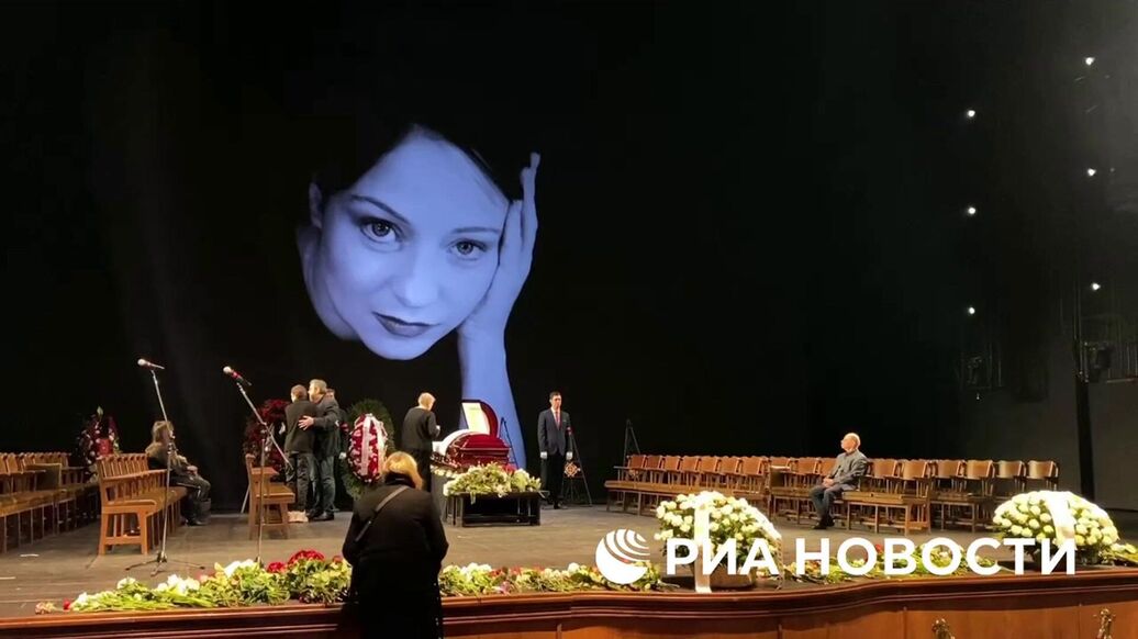 В Москве началась церемония прощания с Евгенией Добровольской