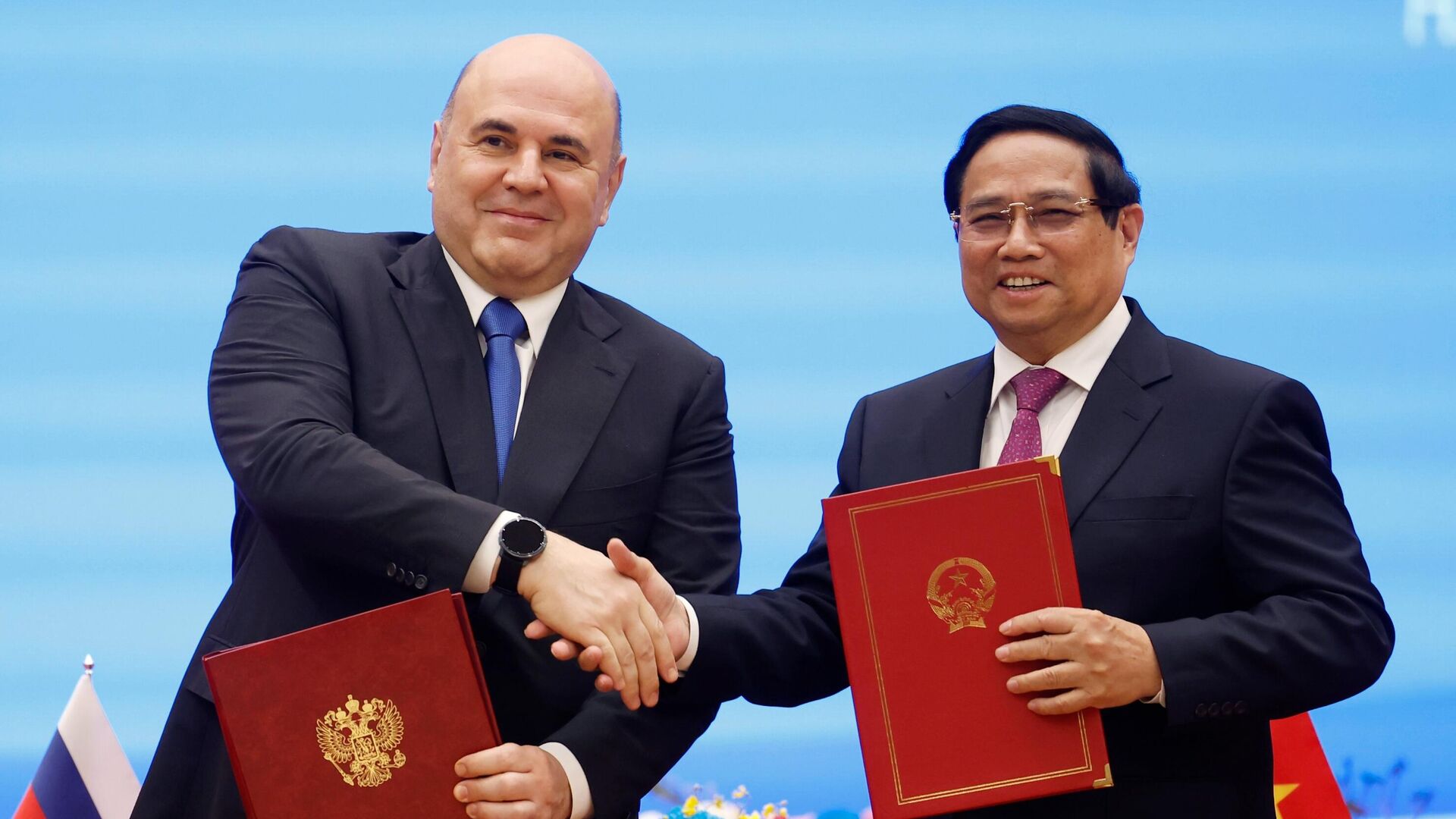 Председатель правительства РФ Михаил Мишустин и премьер-министр Вьетнама Фам Минь Чинь во время подписания совместного коммюнике - РИА Новости, 1920, 15.01.2025