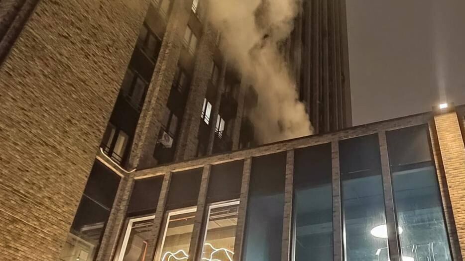 Место пожара в здании жилого дома на Новодмитровской улице в Москве. 15 января 2025 - РИА Новости, 1920, 15.01.2025