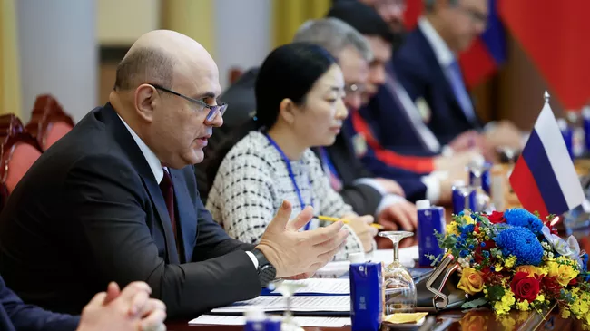 Председатель правительства РФ Михаил Мишустин во время встречи в Ханое с президентом Вьетнама Лыонгом Кыонгом