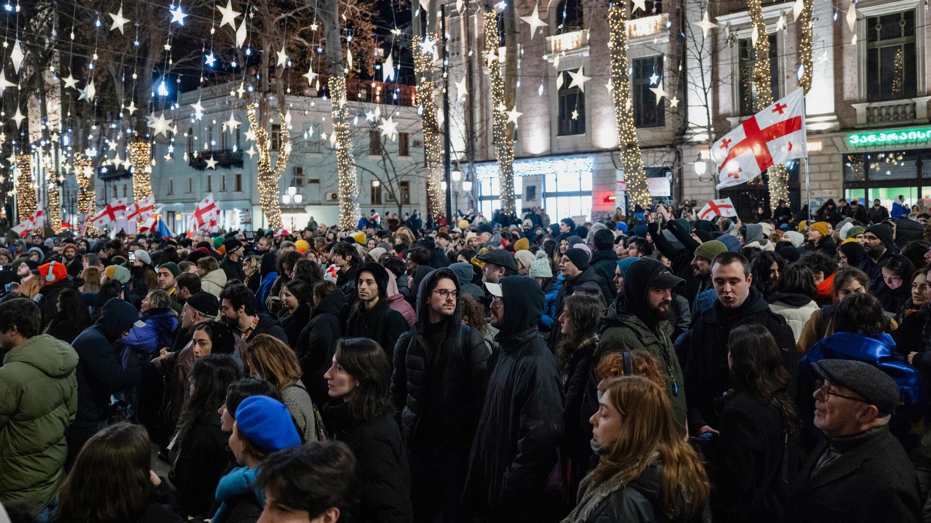 Участники акции протеста оппозиции в Тбилиси. 14 января 2025 - РИА Новости, 1920, 14.01.2025