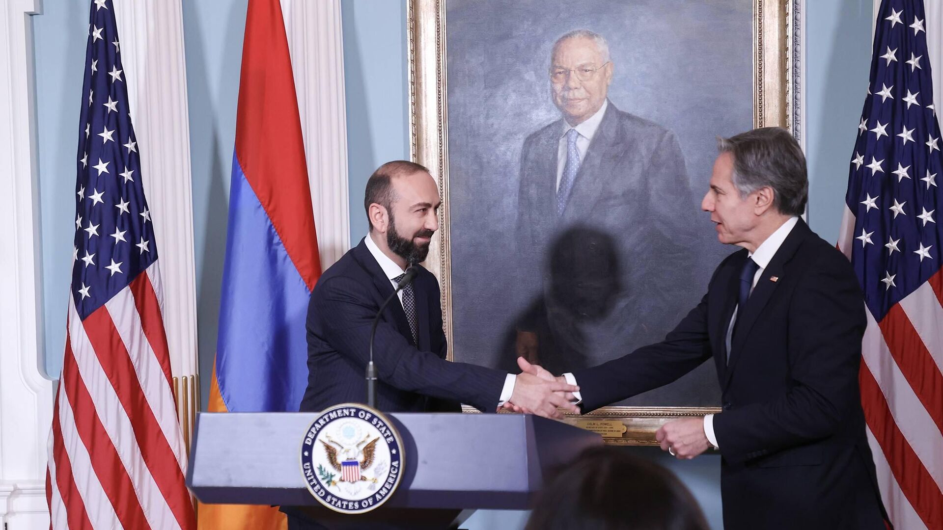 Глава МИД Армении Арарат Мирзоян и госсекретарь США Энтони Блинкен во время встречи в Вашингтоне. 14 января 2025 Глава МИД Армении Арарат Мирзоян и госсекретарь США Энтони Блинкен во время встречи в Вашингтоне. 14 января 2025 - РИА Новости, 1920, 15.01.2025