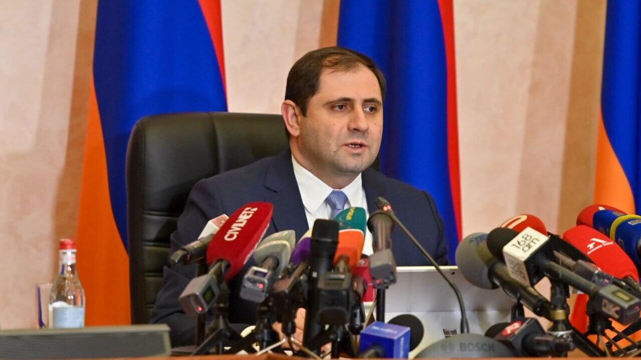 Министр обороны Армении Сурен Папикян во время пресс-конференции. 15 января 2025 - РИА Новости, 1920, 15.01.2025