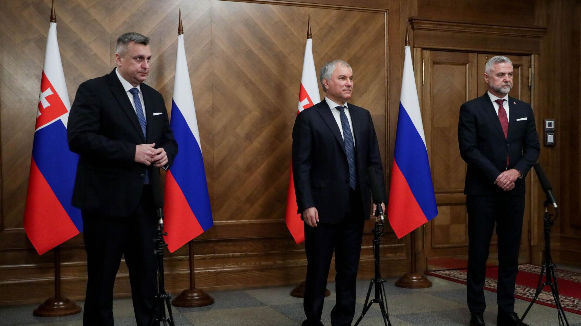 Заместитель председателя Национального совета Словацкой Республики Андрей Данко, председатель Государственной Думы РФ Вячеслав Володин и заместитель председателя Национального совета Словацкой Республики Тибор Гашпар во время встречи в Москве - РИА Новости, 1920, 17.01.2025