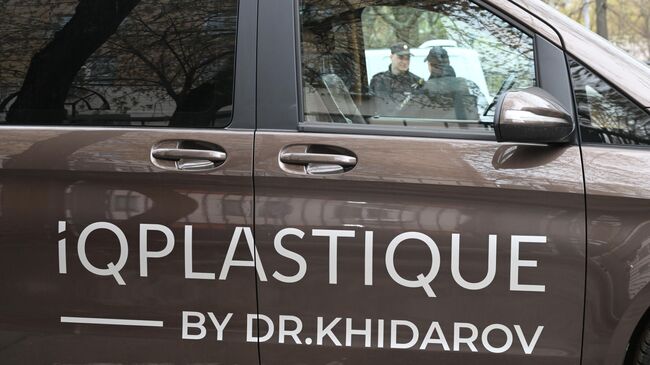 Автомобиль клиники пластического хирурга Тимура Хайдарова IQ Plastique