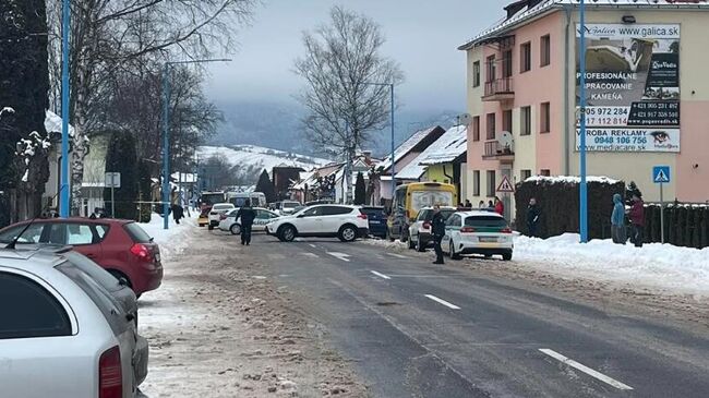 Место происшествия, где студент с ножом напал на гимназию в словацком городе Спишска Стара Вес. 16 января 2025