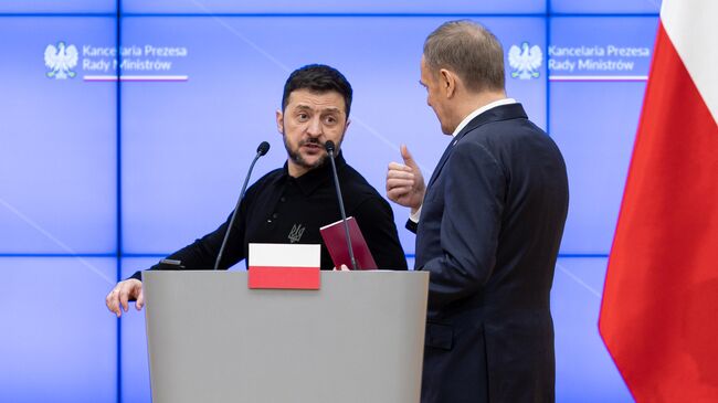 Владимир Зеленский и Дональд Туск во время пресс-конференции в Варшаве. 15 января 2025