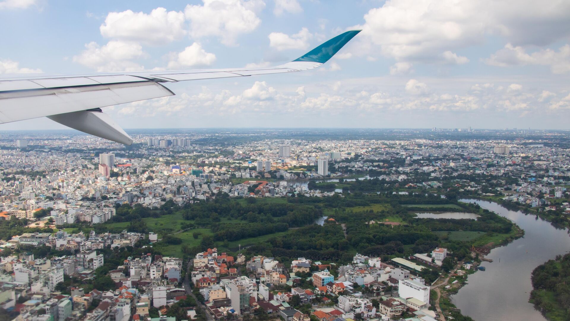 Вид из иллюминатора на Хошимин  - РИА Новости, 1920, 19.11.2025