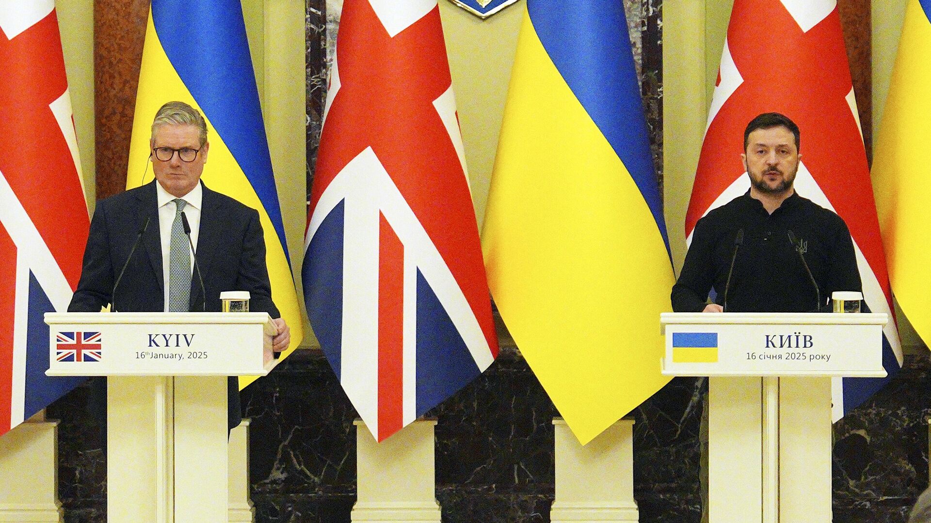 Кир Стармер и Владимир Зеленский во время пресс-конференции в Киеве - РИА Новости, 1920, 18.01.2025