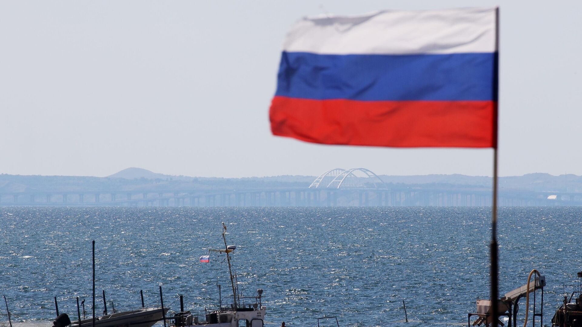 Вид на Крымский мост через Керченский пролив - РИА Новости, 1920, 09.03.2025