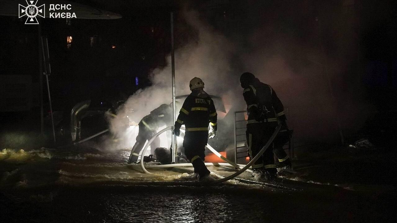 В Киеве прогремели две серии взрывов