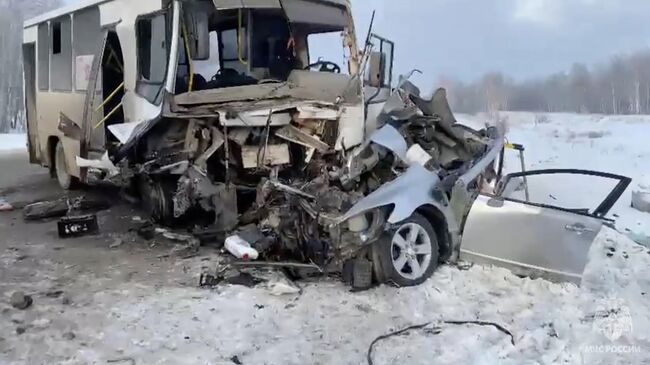 На месте ДТП с участием автобуса в Челябинской области. Кадр видео