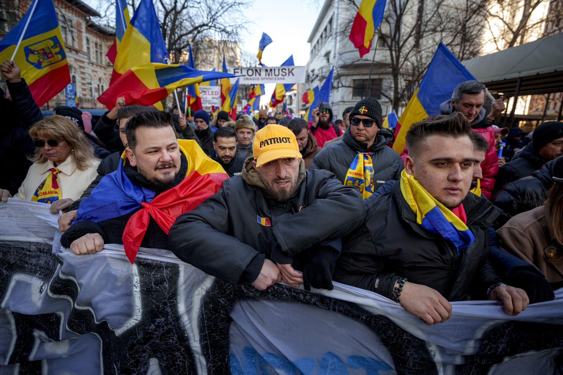 Участники акции протеста, организованной Альянсом за объединение румын (AUR), в Бухаресте - РИА Новости, 1920, 08.04.2025