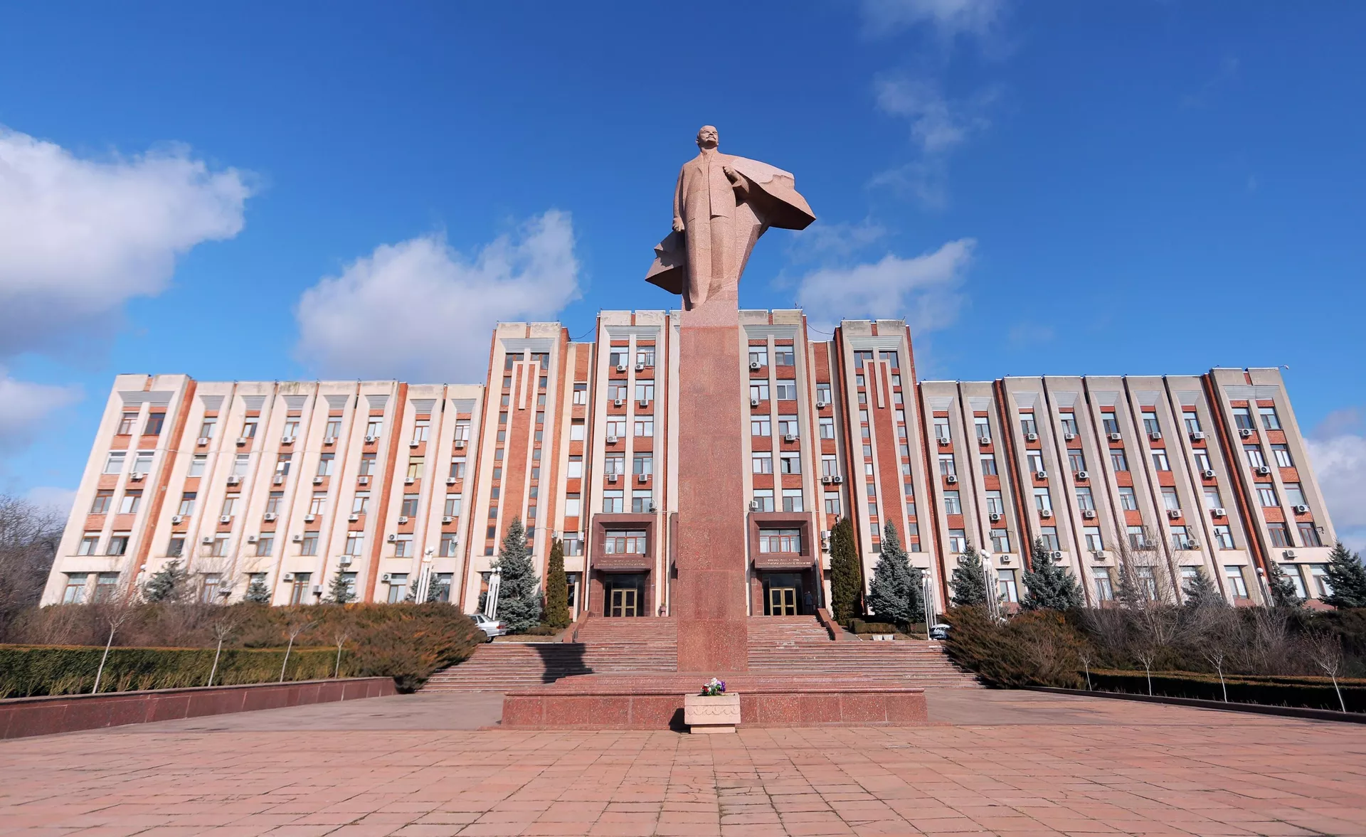 Здание Верховного совета и правительства Приднестровской Молдавской Республики в Тирасполе - РИА Новости, 1920, 19.06.2025