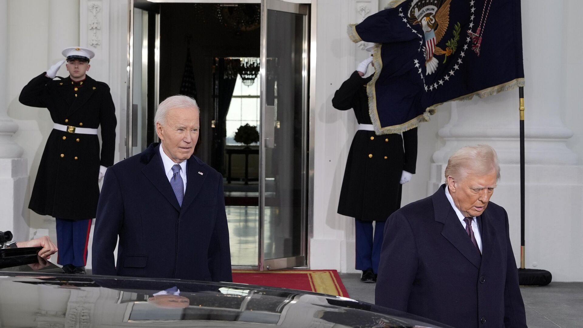 Дональд Трамп и Джо Байден - РИА Новости, 1920, 16.12.2025