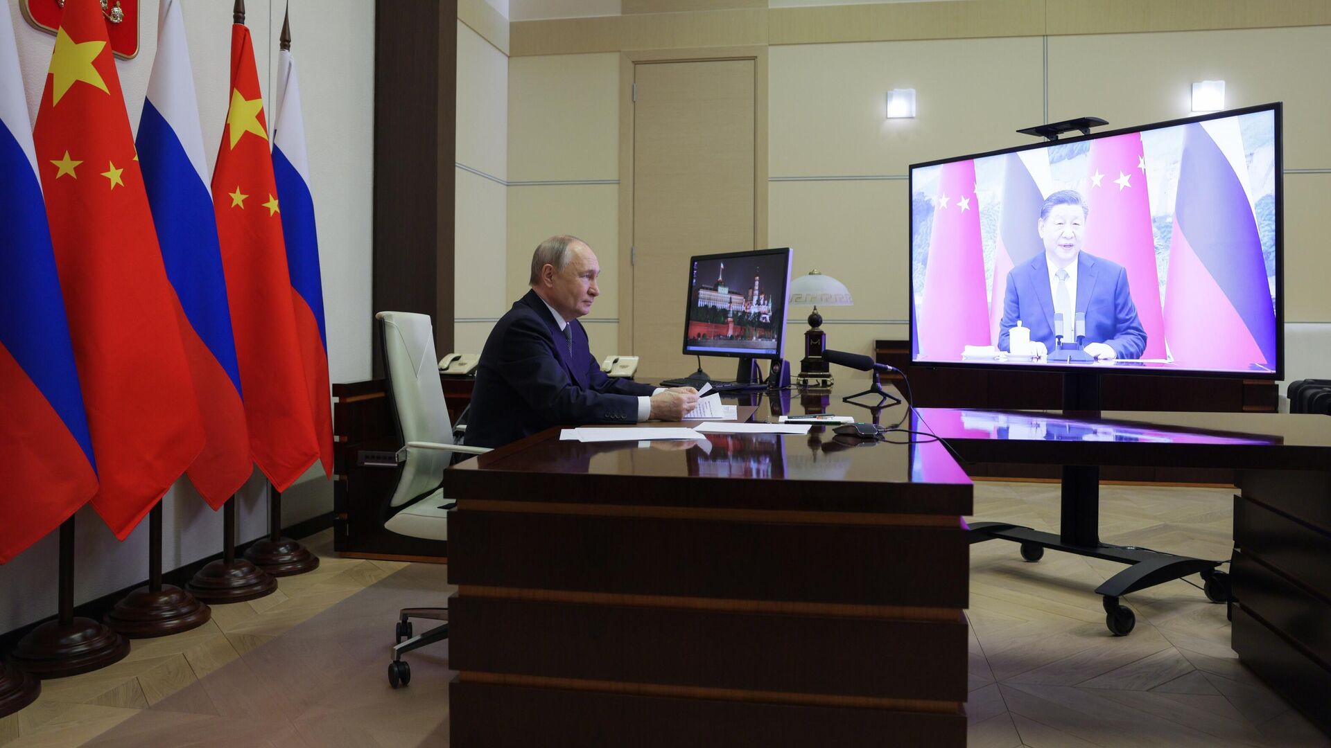 Президент РФ Владимир Путин проводит переговоры с председателем КНР Си Цзиньпином в формате видеоконференции - РИА Новости, 1920, 21.01.2025