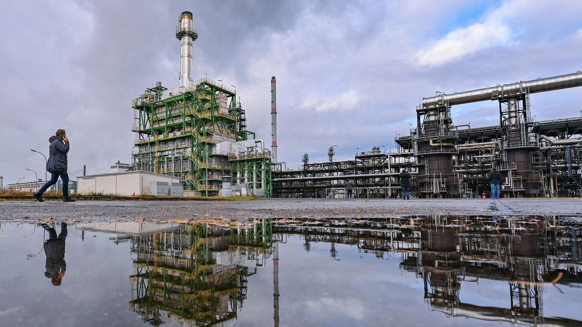 Завод по переработке сырой нефти в Шведте Завод по переработке сырой нефти в Шведте - РИА Новости, 1920, 21.01.2025