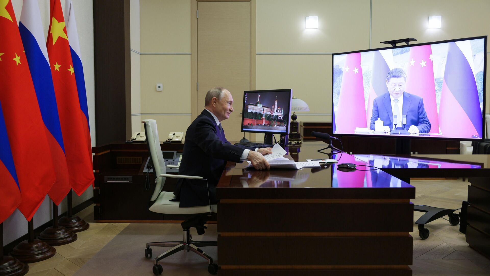 Президент Владимир Путин провел переговоры с председателем КНР Си Цзиньпином в формате видеоконференции - РИА Новости, 1920, 21.01.2025