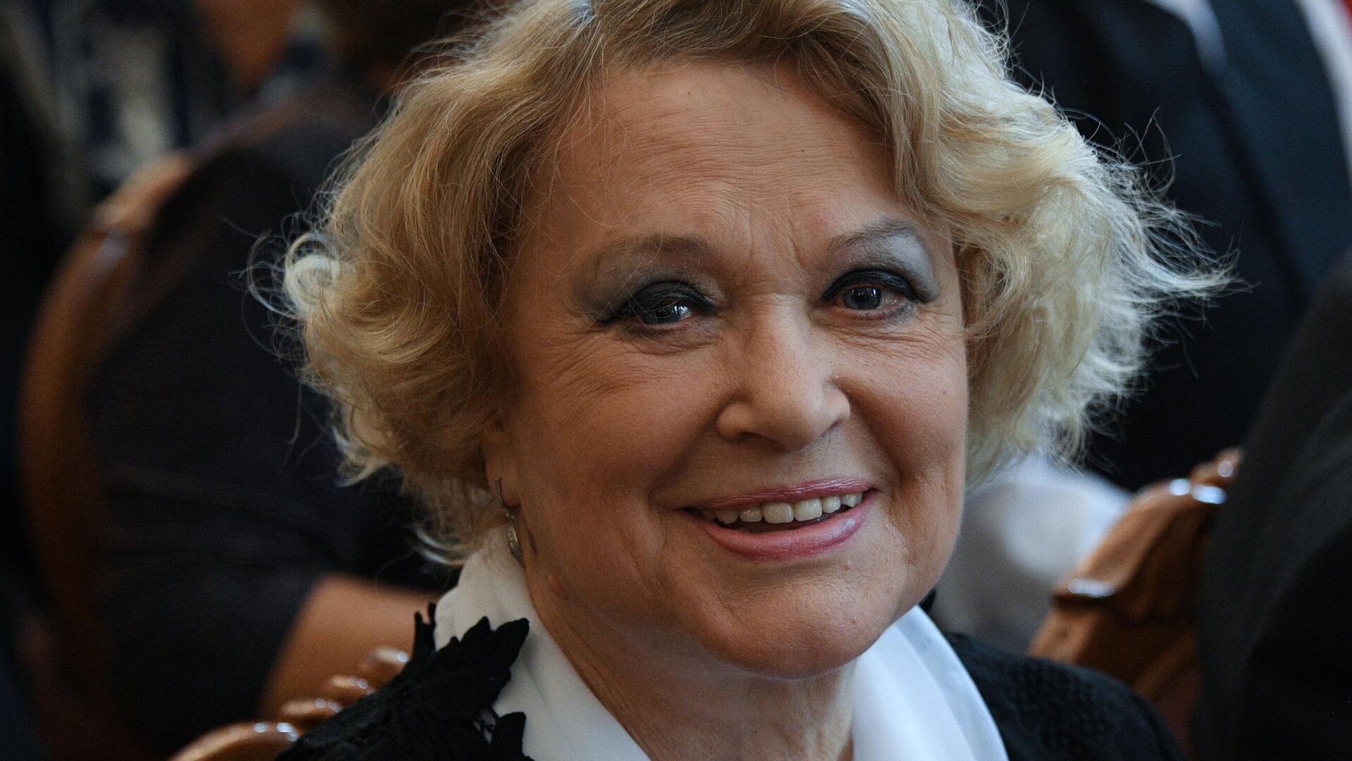 Валентина Талызина на традиционном сборе труппы Московского академического театра имени Моссовета Валентина Талызина на традиционном сборе труппы Московского академического театра имени Моссовета - РИА Новости, 1920, 21.06.2025