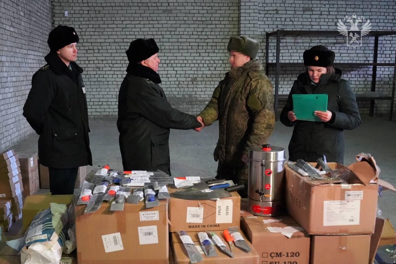 Брянские таможенники направили бойцам СВО ножи и термопоты - РИА Новости, 1920, 22.01.2025
