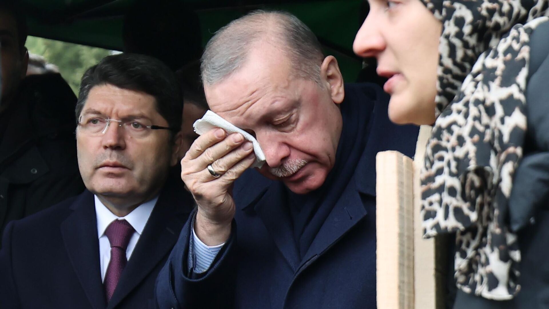 Президент Турции Реджеп Тайип Эрдоган на церемонии прощания с жертвами пожара в отеле на горнолыжном курорте Карталкая в Болу Президент Турции Реджеп Тайип Эрдоган на церемонии прощания с жертвами пожара в отеле на горнолыжном курорте Карталкая в Болу - РИА Новости, 1920, 22.01.2025